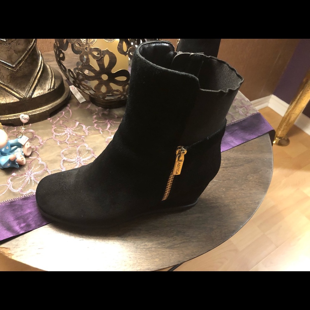 booties-6 from Brown’s, Hairdryer from Sally’s
